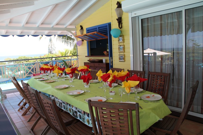 Villa Ti-Jimo 18179_Table extérieure.JPG